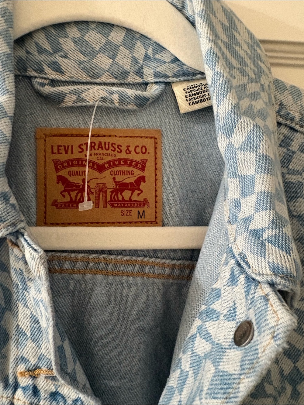 Levi's Women's Patterned Denim Jacket - Picture 4 of 4